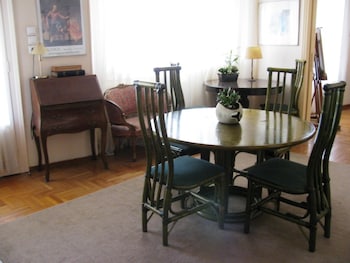 art gallery hotel