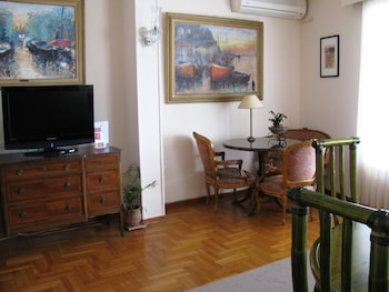 art gallery hotel