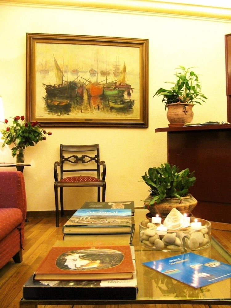art gallery hotel