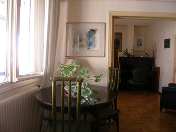 art gallery hotel