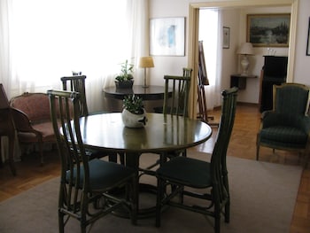art gallery hotel