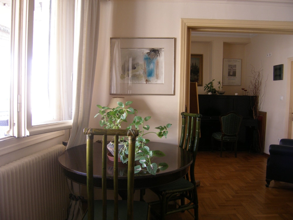 art gallery hotel