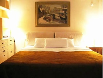 art gallery hotel