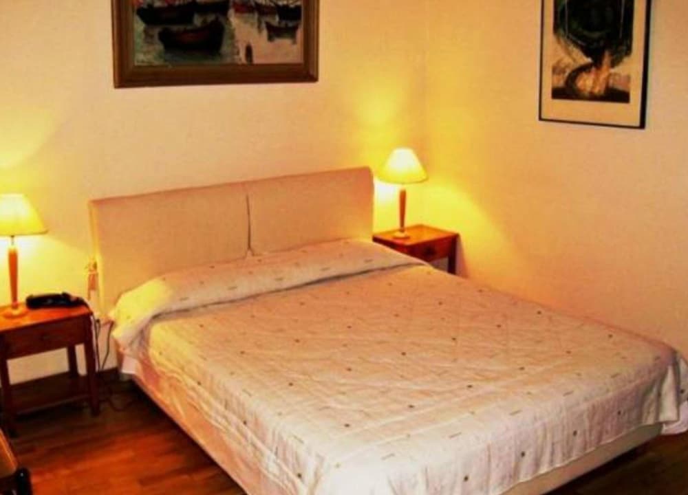 art gallery hotel