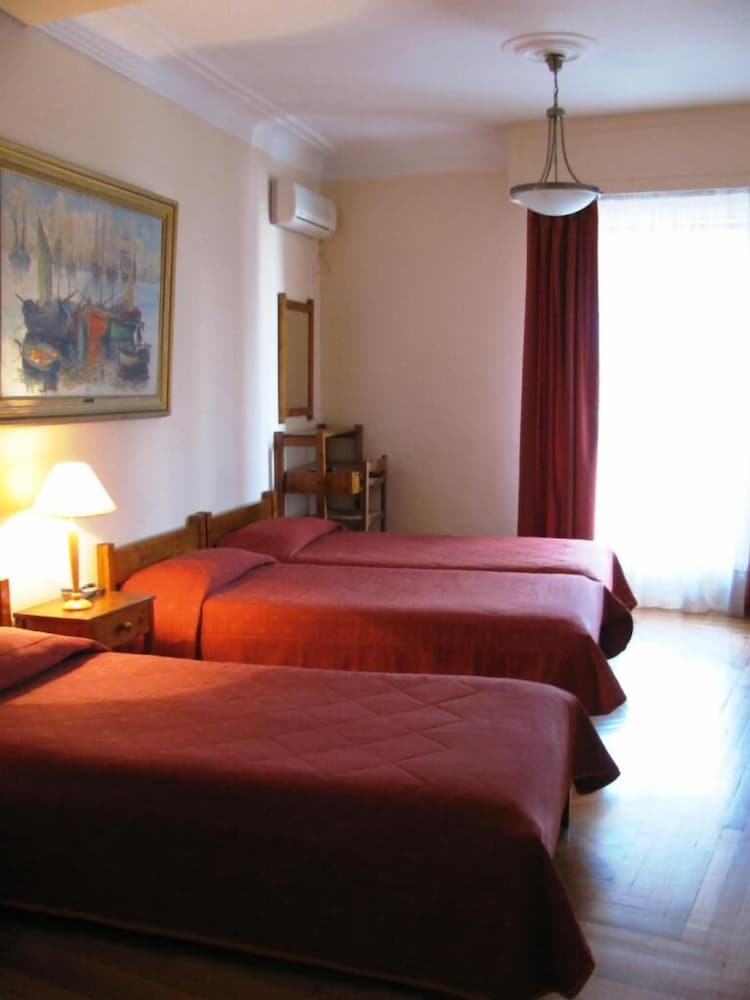 art gallery hotel