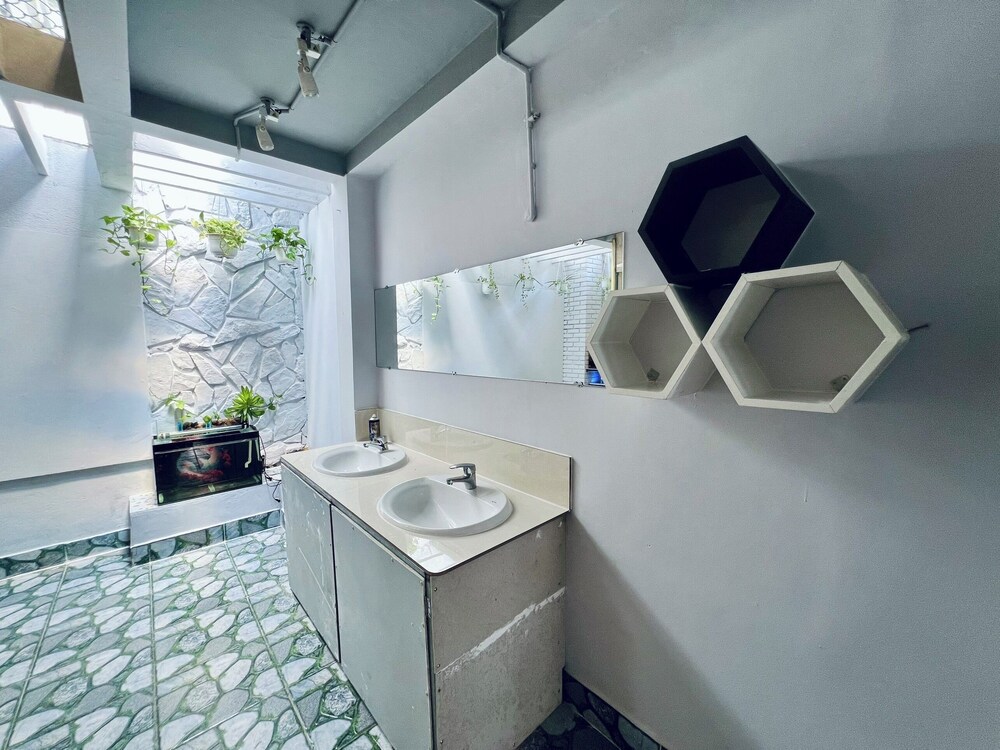 sakura hostel saigon