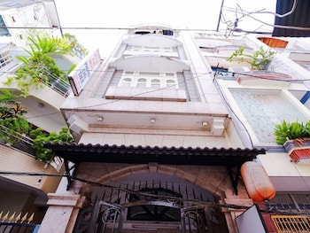 sakura hostel saigon