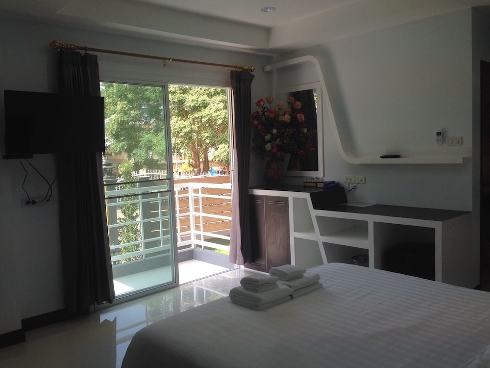 praiyanan place hotel