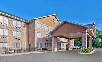 comfort inn whitehall near michigans adventure