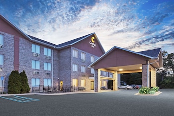comfort inn whitehall near michigans adventure