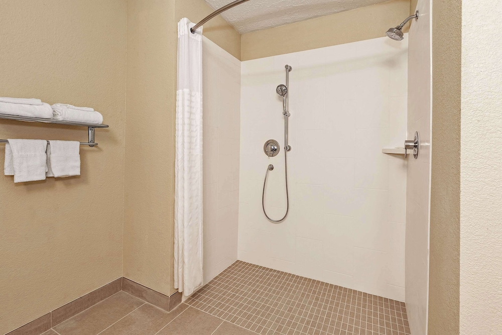 comfort inn whitehall near michigans adventure