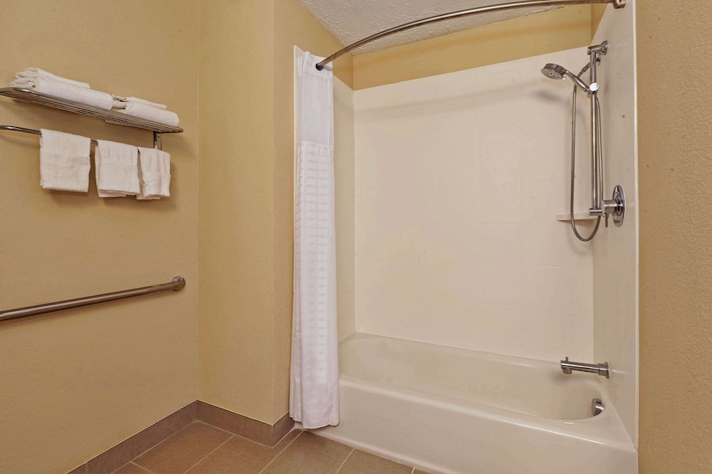 comfort inn whitehall near michigans adventure