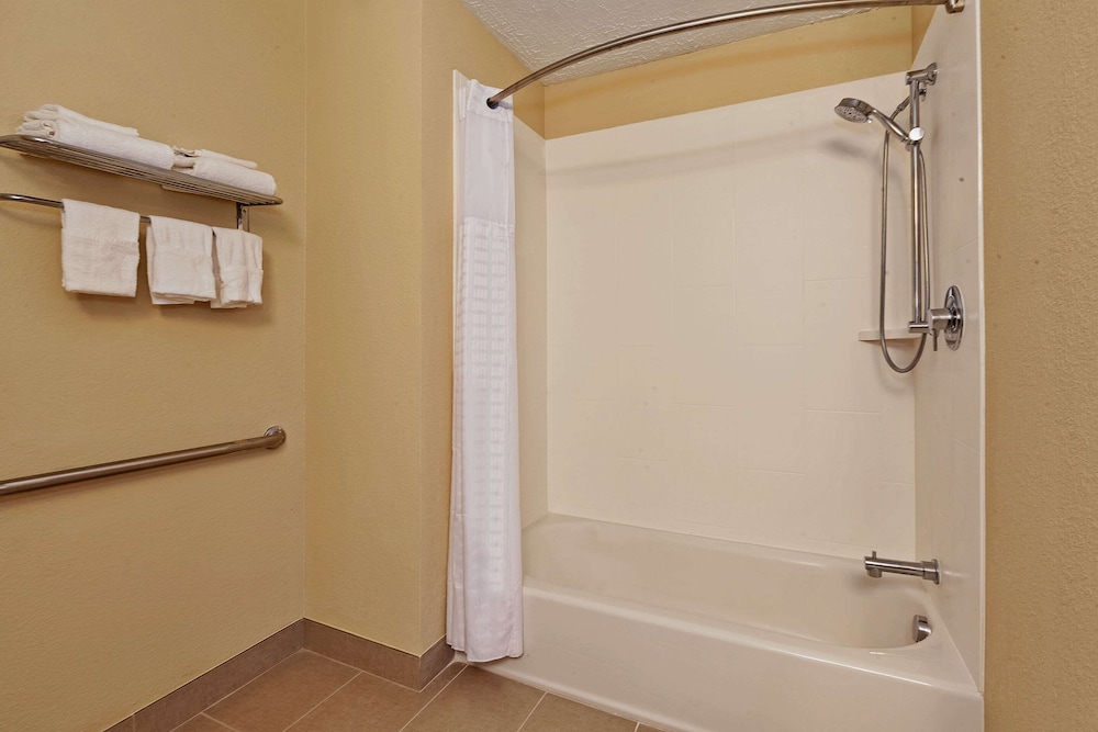 comfort inn whitehall near michigans adventure