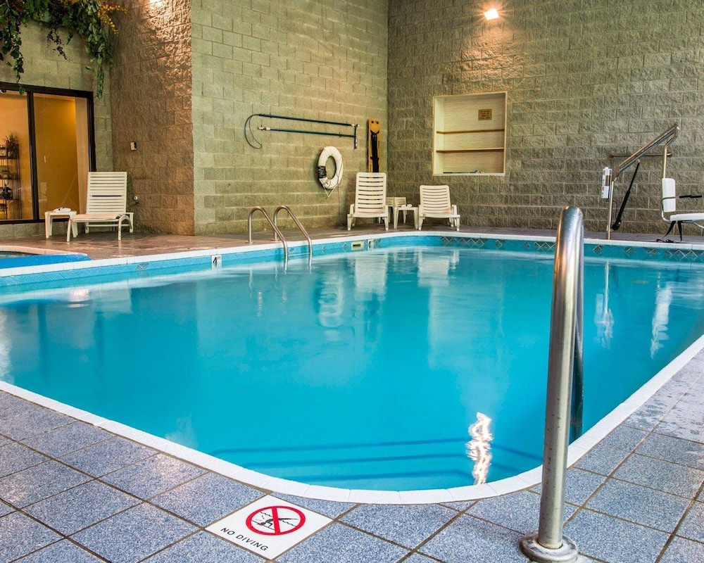 comfort inn whitehall near michigans adventure