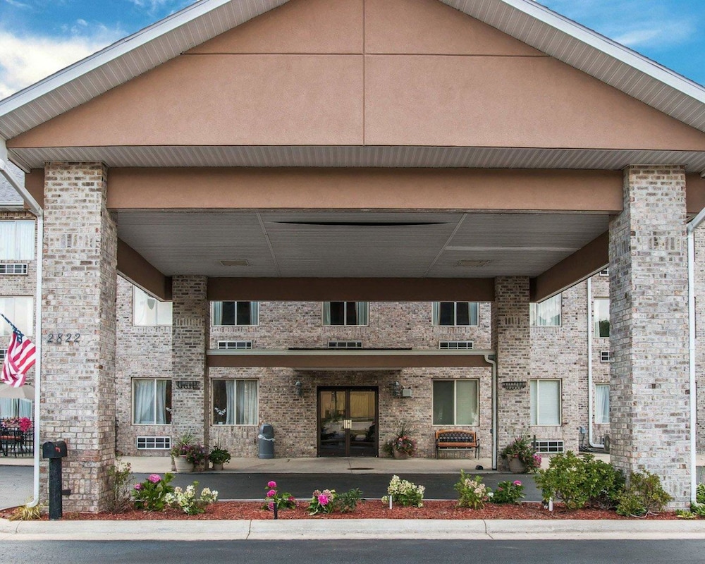 comfort inn whitehall near michigans adventure