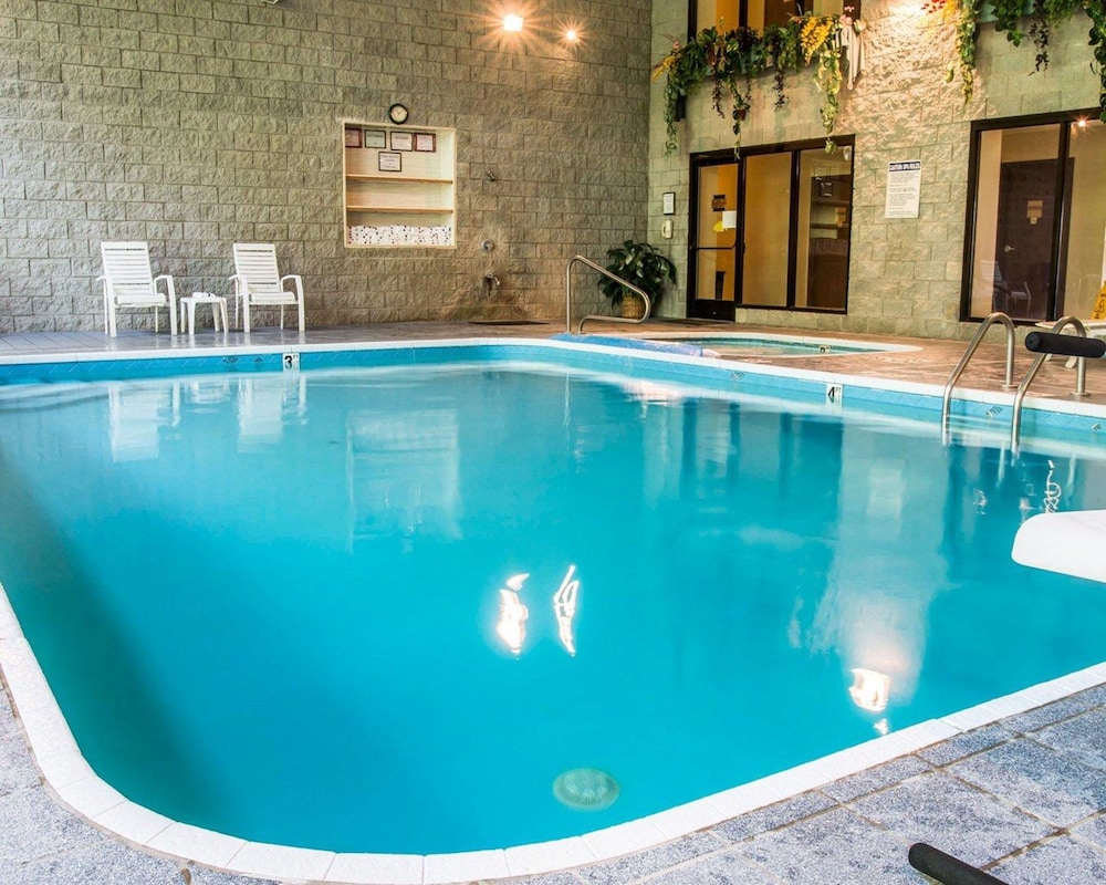 comfort inn whitehall near michigans adventure