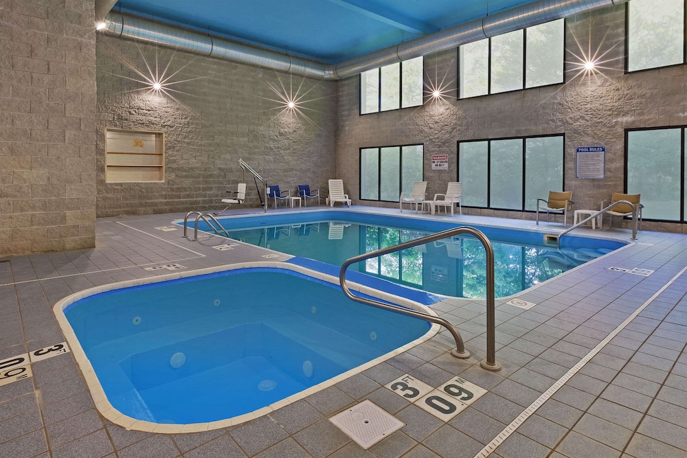 comfort inn whitehall near michigans adventure