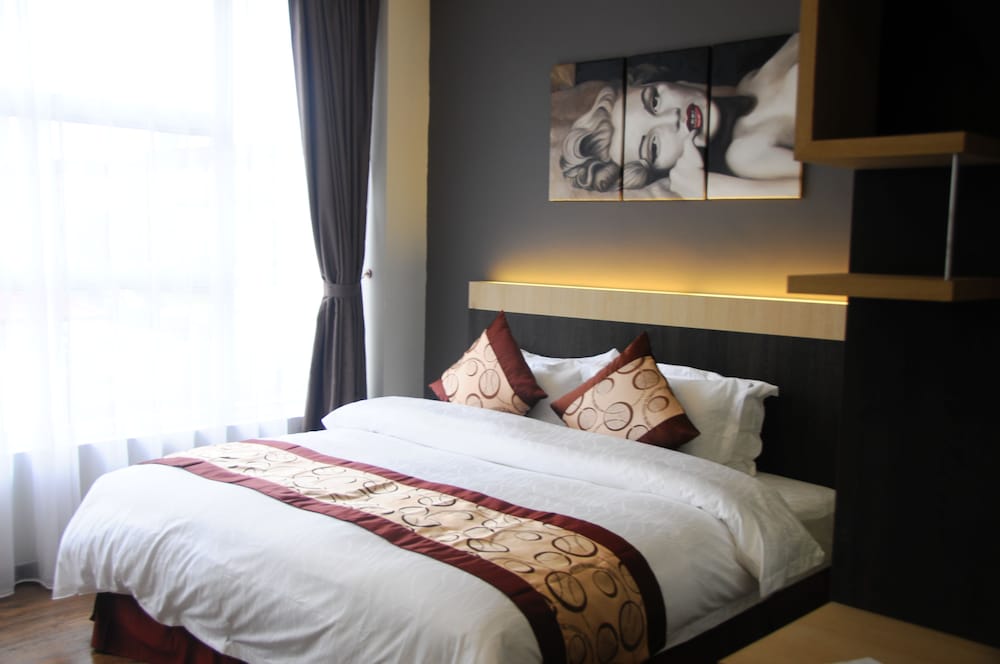 lot 10 boutique hotel