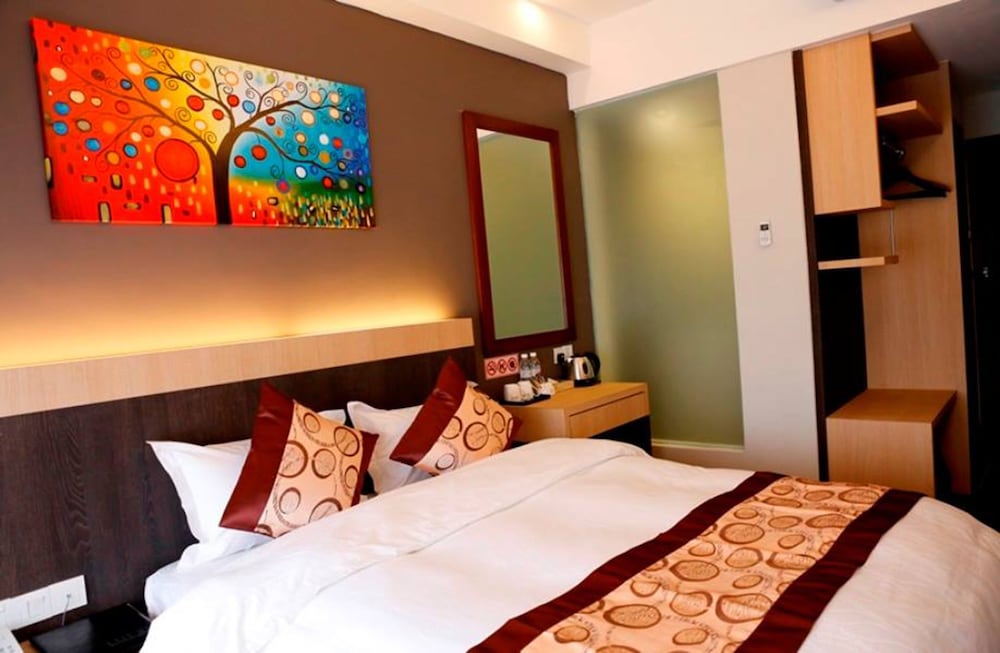 lot 10 boutique hotel