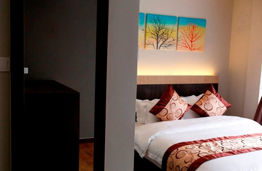lot 10 boutique hotel