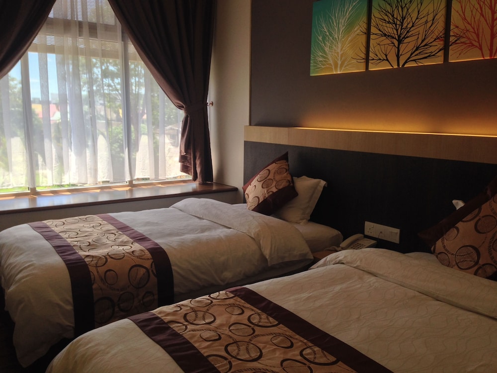 lot 10 boutique hotel