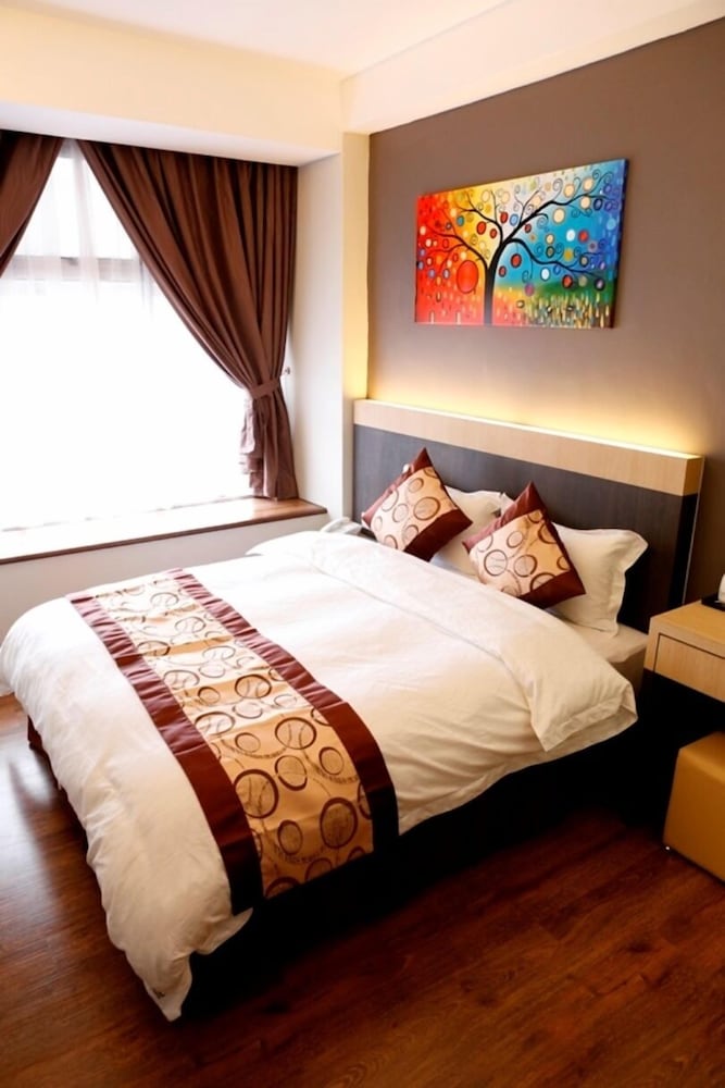 lot 10 boutique hotel