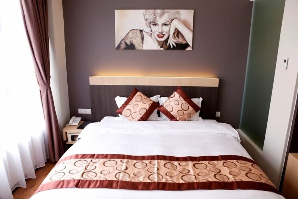 lot 10 boutique hotel