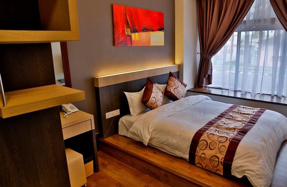 lot 10 boutique hotel