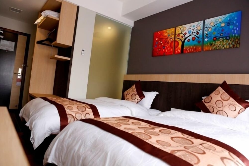 lot 10 boutique hotel