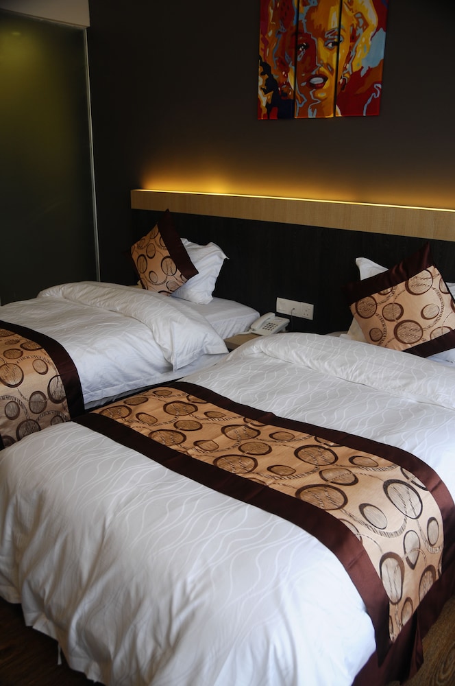 lot 10 boutique hotel
