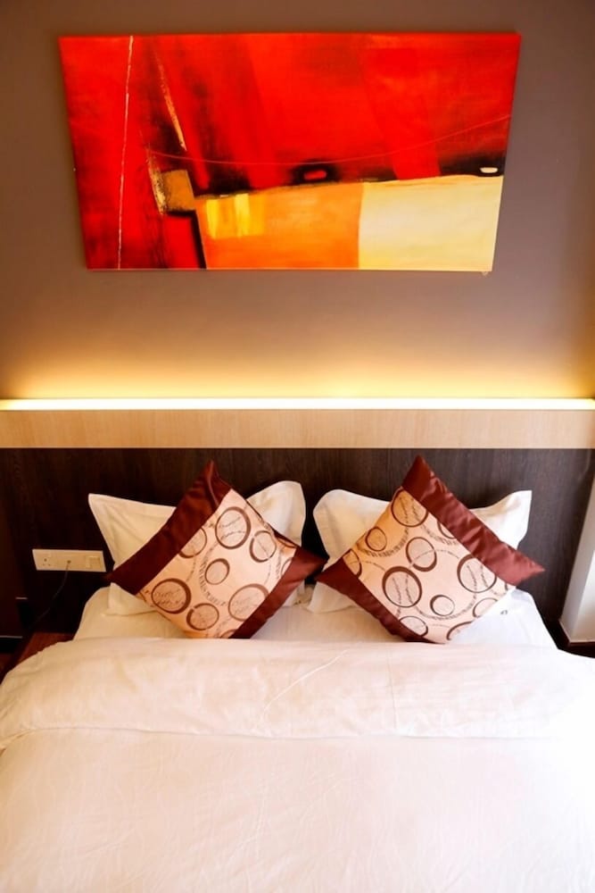 lot 10 boutique hotel