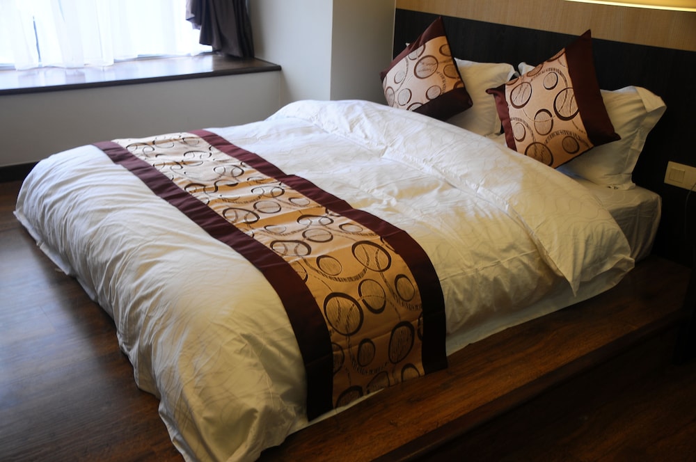 lot 10 boutique hotel