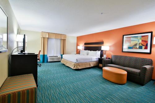 holiday inn bismarck by ihg