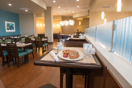holiday inn bismarck by ihg