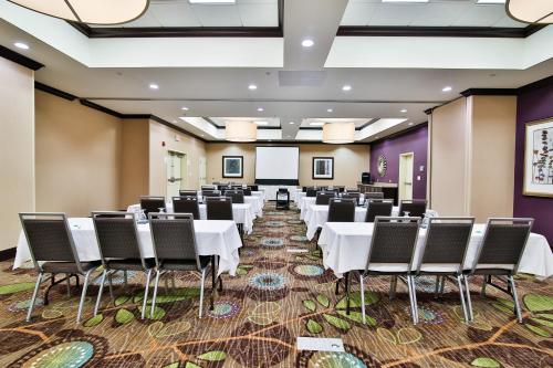 holiday inn bismarck by ihg