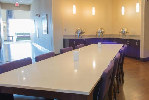 holiday inn bismarck by ihg