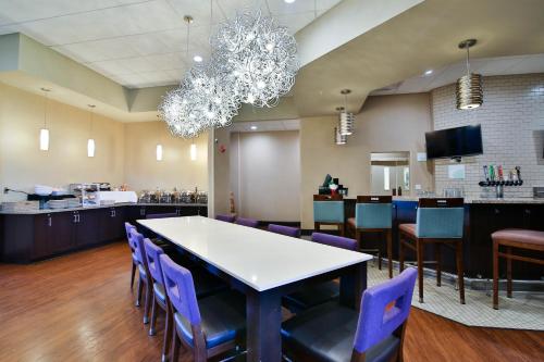 holiday inn bismarck by ihg