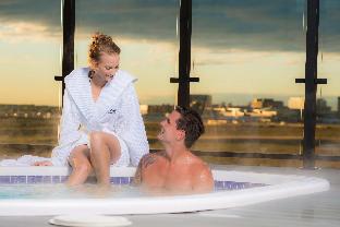 applause hotel by clique