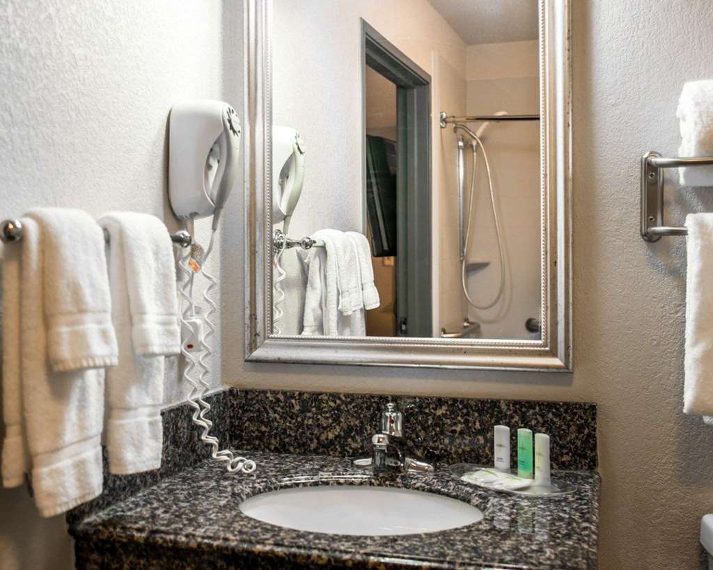 comfort suites nashville airport bna