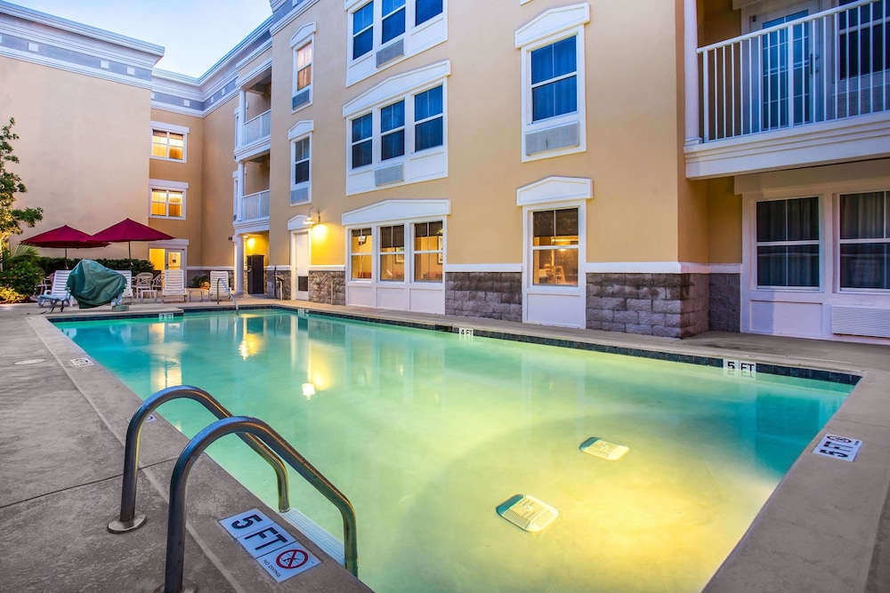 comfort suites at isle of palms connector