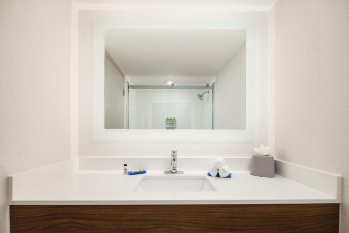 holiday inn express and suites atlanta tucker northlake