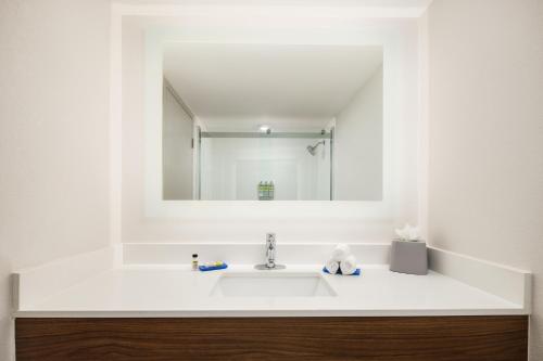 holiday inn express and suites atlanta tucker northlake