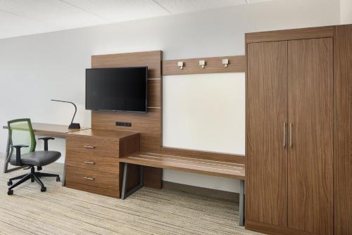 holiday inn express and suites atlanta tucker northlake