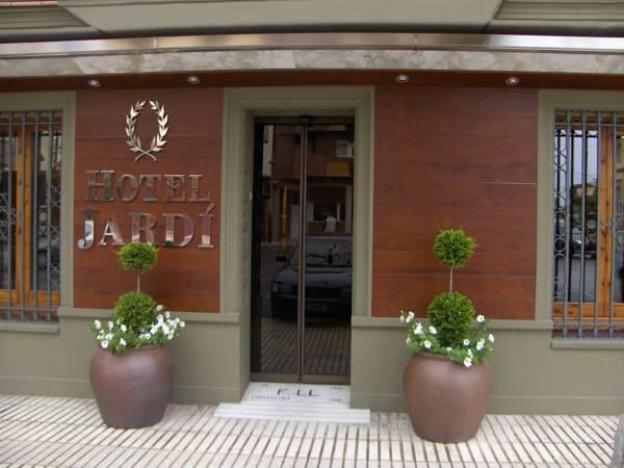 hotel jardi apartments