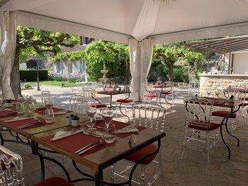 Logis Hôtels - Hôtel Restaurant Domaine Les Falaises,Martel>>Creysse,3 star