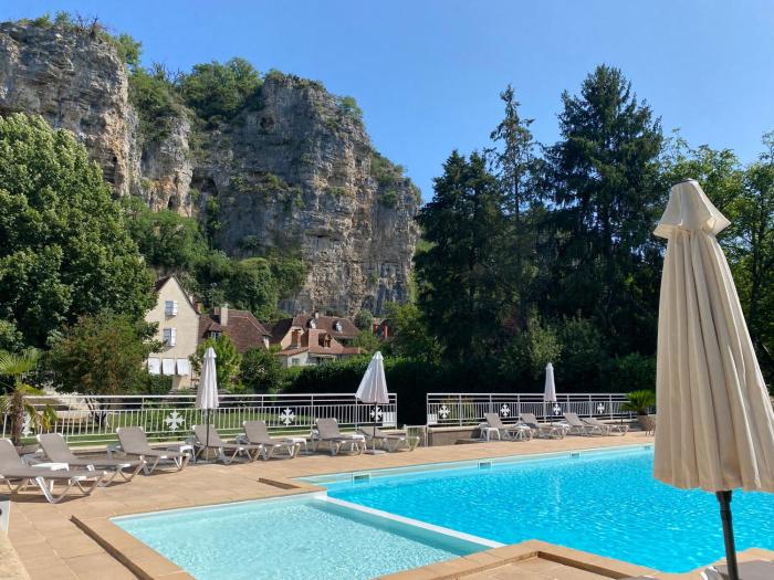 logis hotels hotel restaurant domaine les falaises