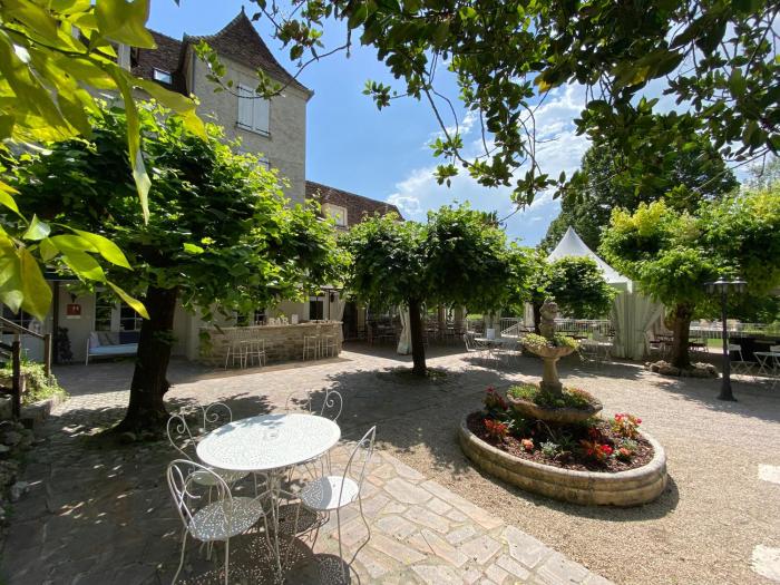 logis hotels hotel restaurant domaine les falaises