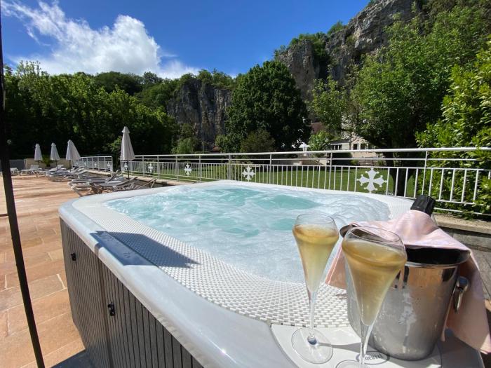 logis hotels hotel restaurant domaine les falaises