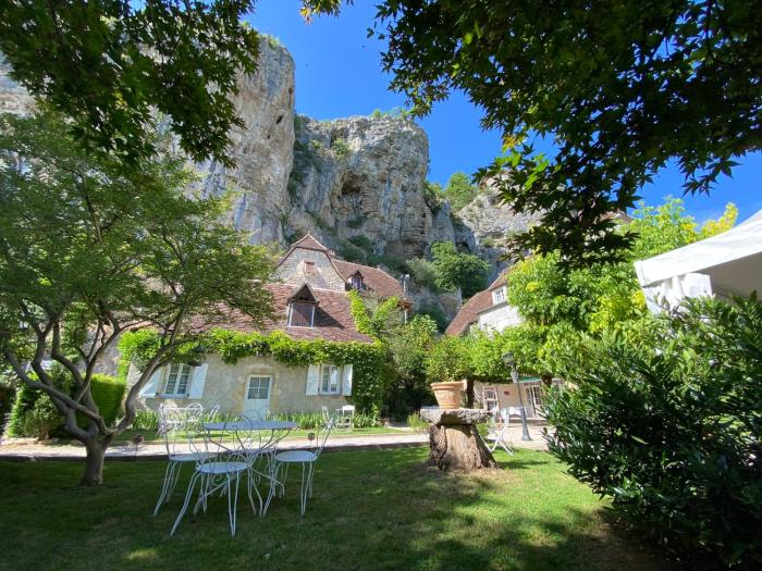 logis hotels hotel restaurant domaine les falaises