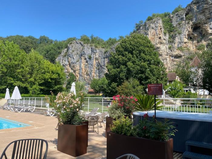 logis hotels hotel restaurant domaine les falaises